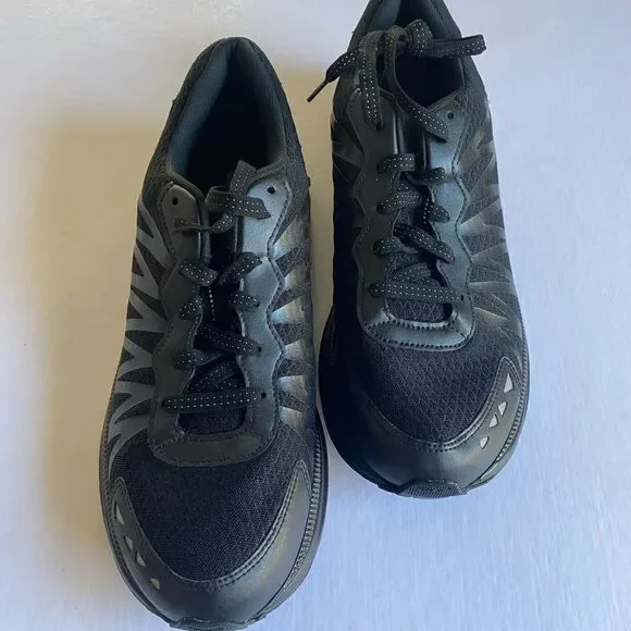 SAS Men’s Pursuit Black on Black Sneakers with Vibram Sole Size 9.5 NWOT.